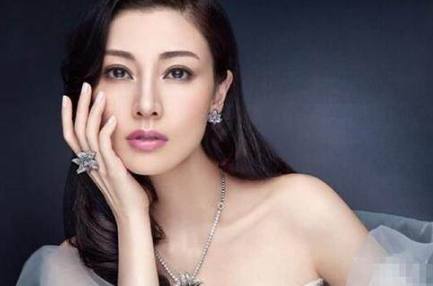 揭秘科技巨头女明星，前沿科技产品体验与奢华生活揭秘