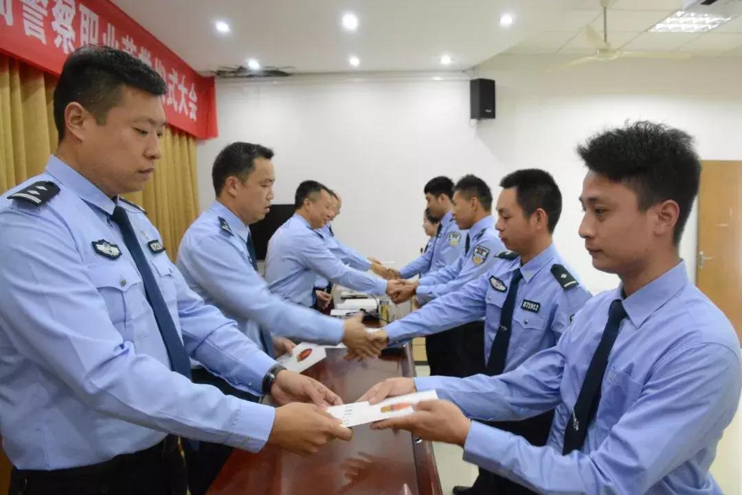 最新警衔首次颁发，自然美景鼓舞之旅启程