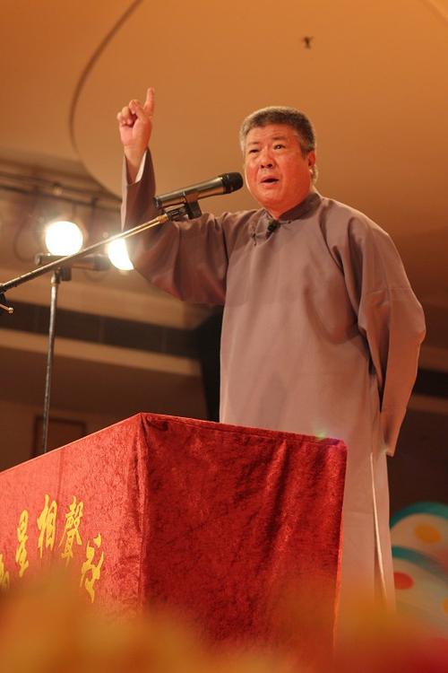 相声演员柏林与巷弄深处的惊喜探索——一家独特小店的奇遇记